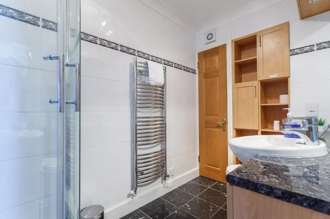 Coastal Views-2 Bedroom, 2 Bathroom Flat In Southbourne With Balcony And Panoramic Sea Views Bournemouth