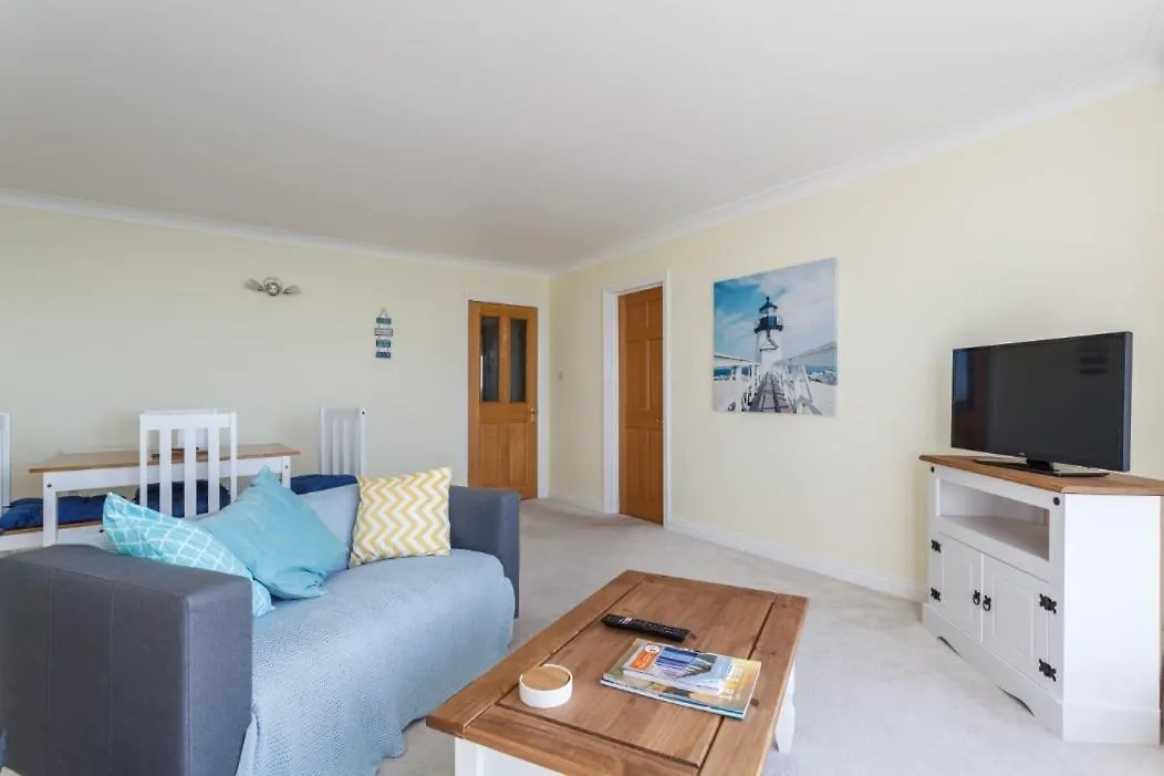 Coastal Views-2 Bedroom, 2 Bathroom Flat In Southbourne With Balcony And Panoramic Sea Views Bournemouth 0*,  United Kingdom