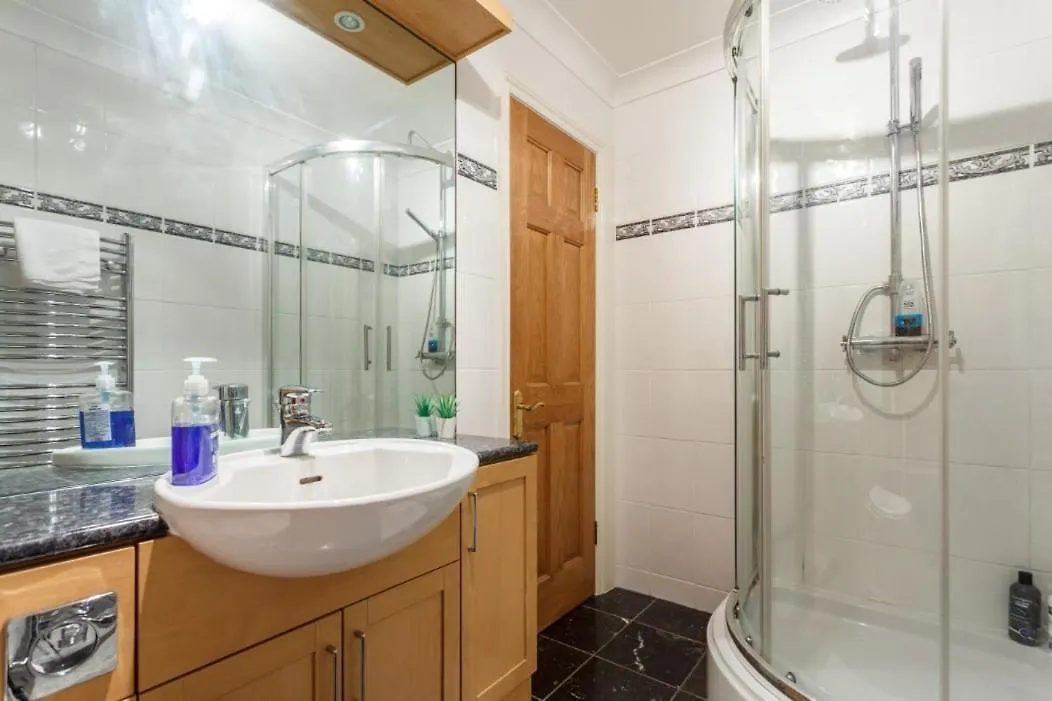 Coastal Views-2 Bedroom, 2 Bathroom Flat In Southbourne With Balcony And Panoramic Sea Views Bournemouth Apartment