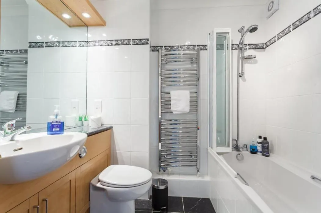 Coastal Views-2 Bedroom, 2 Bathroom Flat In Southbourne With Balcony And Panoramic Sea Views Bournemouth