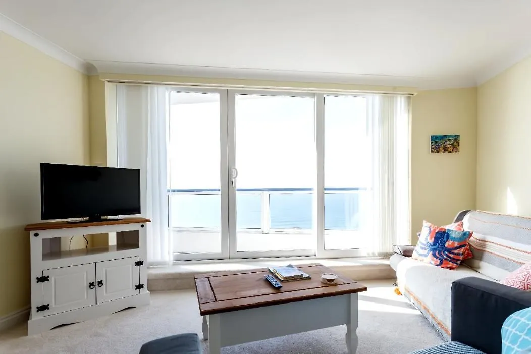 Coastal Views-2 Bedroom, 2 Bathroom Flat In Southbourne With Balcony And Panoramic Sea Views Bournemouth 0*,  United Kingdom