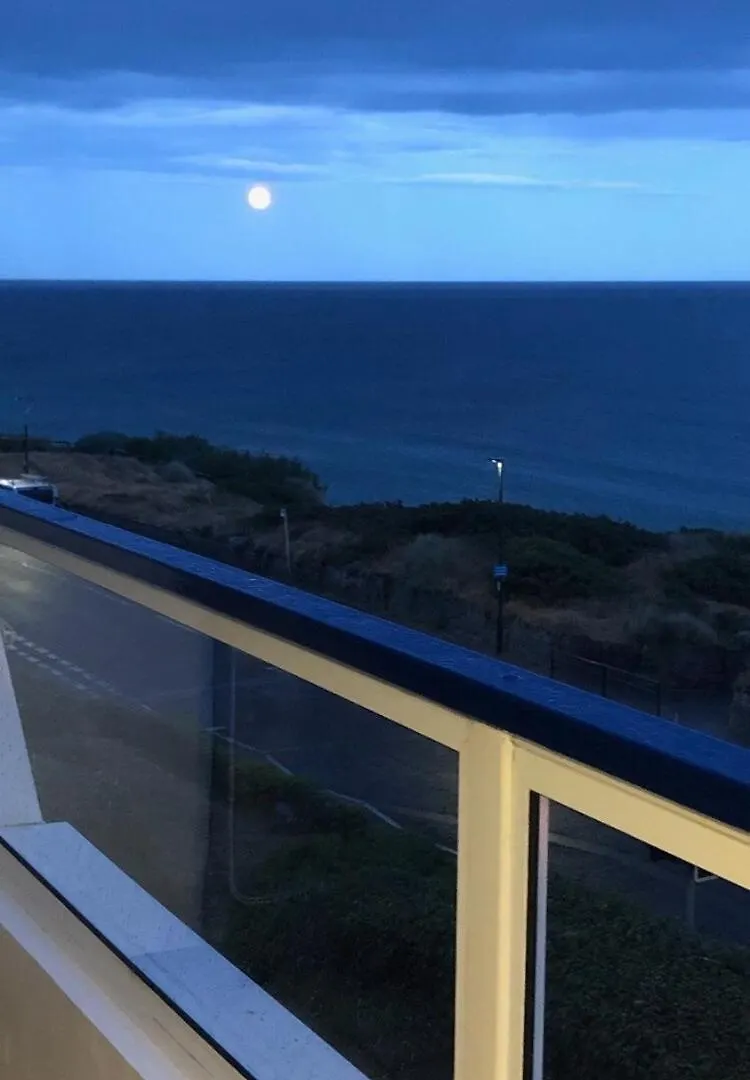 Coastal Views-2 Bedroom, 2 Bathroom Flat In Southbourne With Balcony And Panoramic Sea Views 伯恩茅斯 公寓