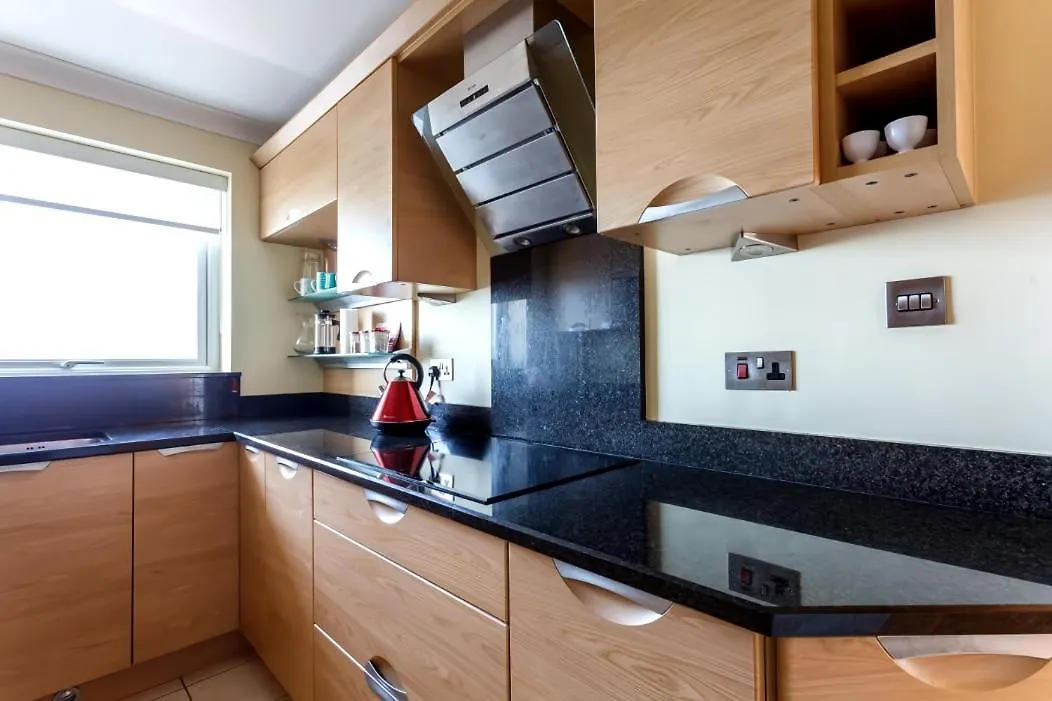 Coastal Views-2 Bedroom, 2 Bathroom Flat In Southbourne With Balcony And Panoramic Sea Views 伯恩茅斯 0*,