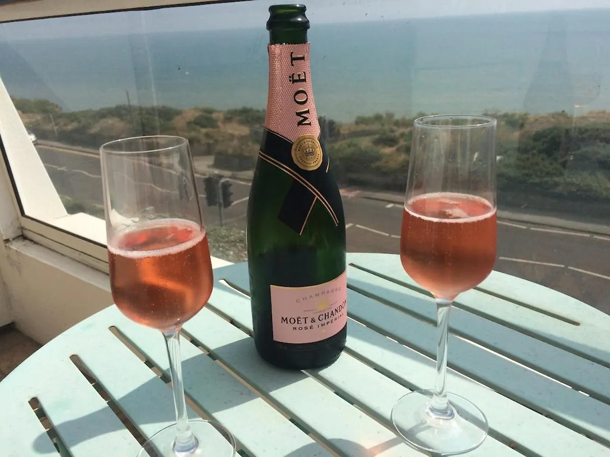 Coastal Views-2 Bedroom, 2 Bathroom Flat In Southbourne With Balcony And Panoramic Sea Views Bournemouth 0*,  United Kingdom