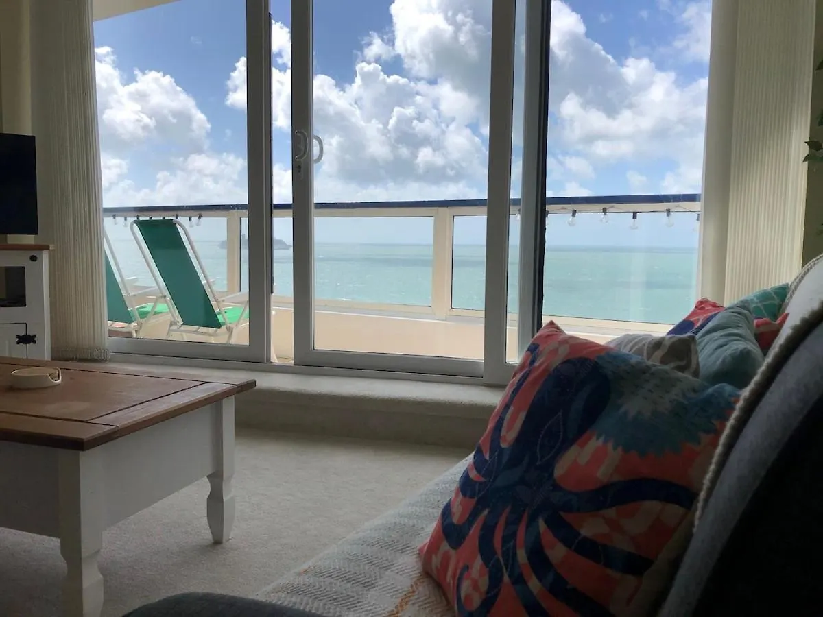 Coastal Views-2 Bedroom, 2 Bathroom Flat In Southbourne With Balcony And Panoramic Sea Views Bournemouth
